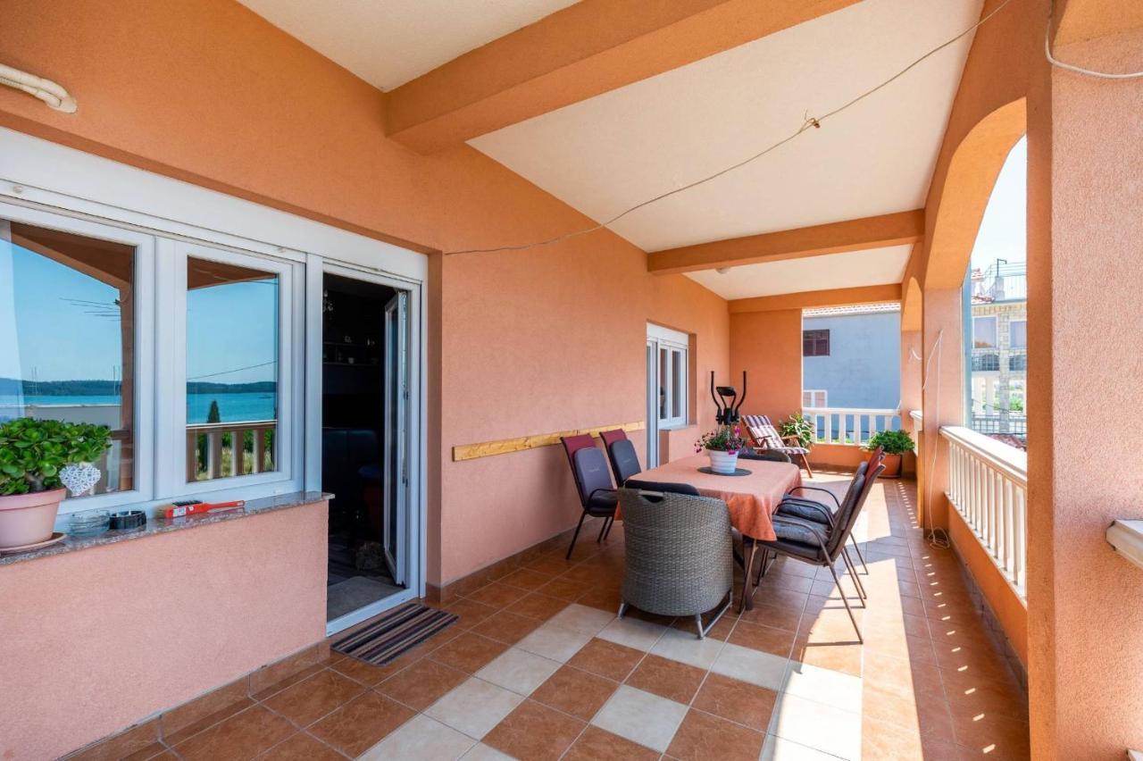 Apartment Lotus Trogir Bagian luar foto