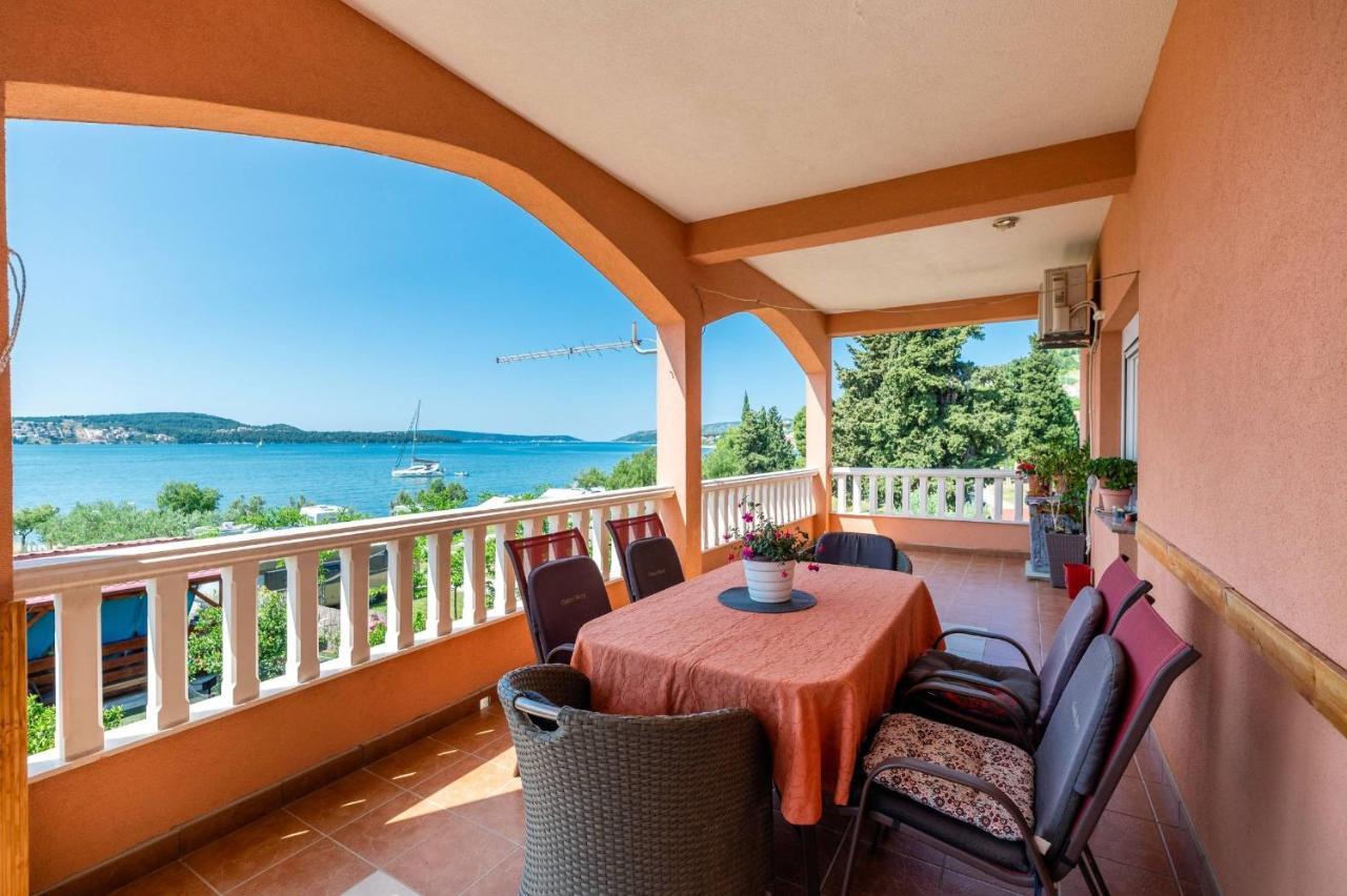 Apartment Lotus Trogir Bagian luar foto