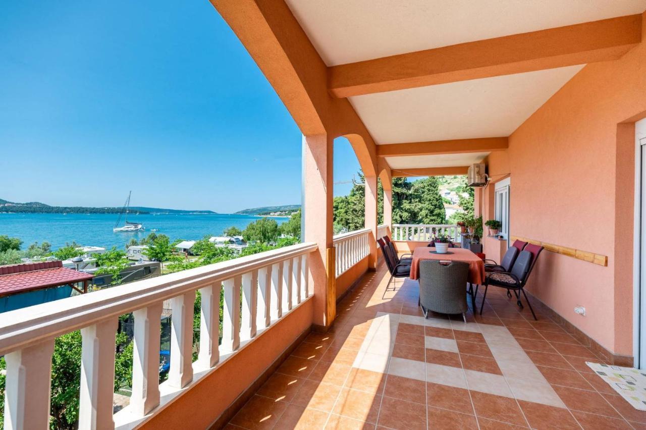 Apartment Lotus Trogir Bagian luar foto