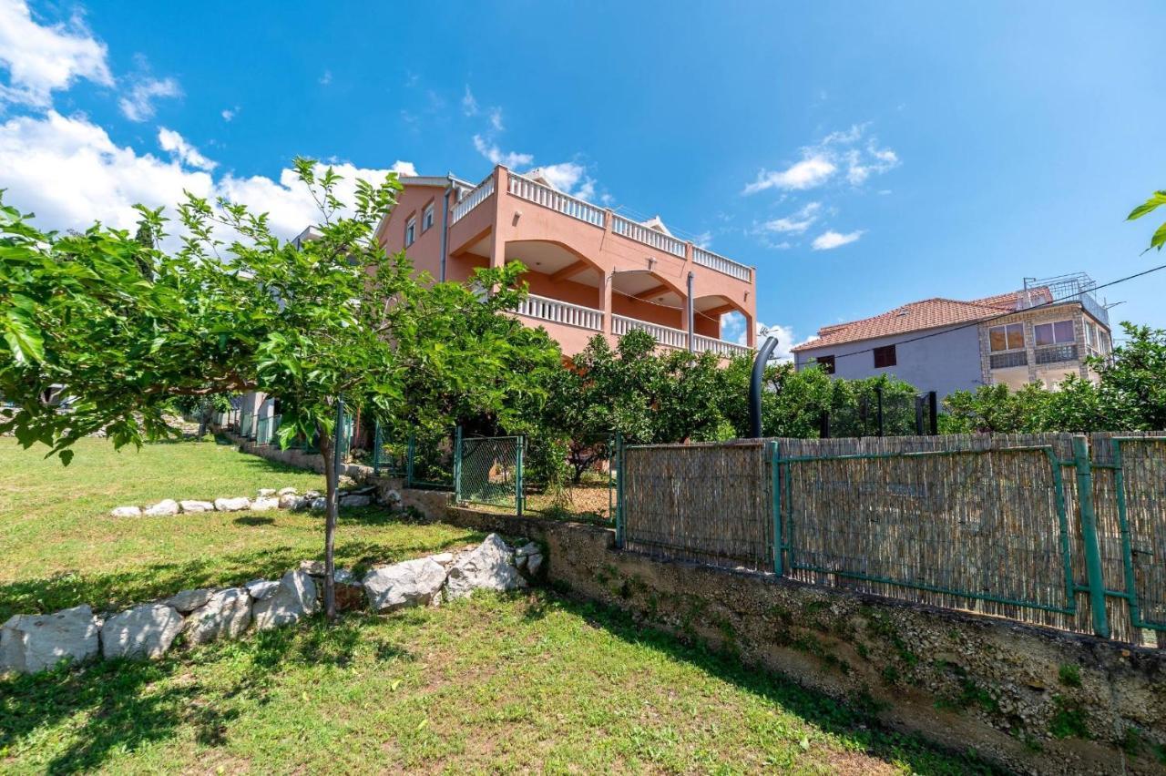 Apartment Lotus Trogir Bagian luar foto