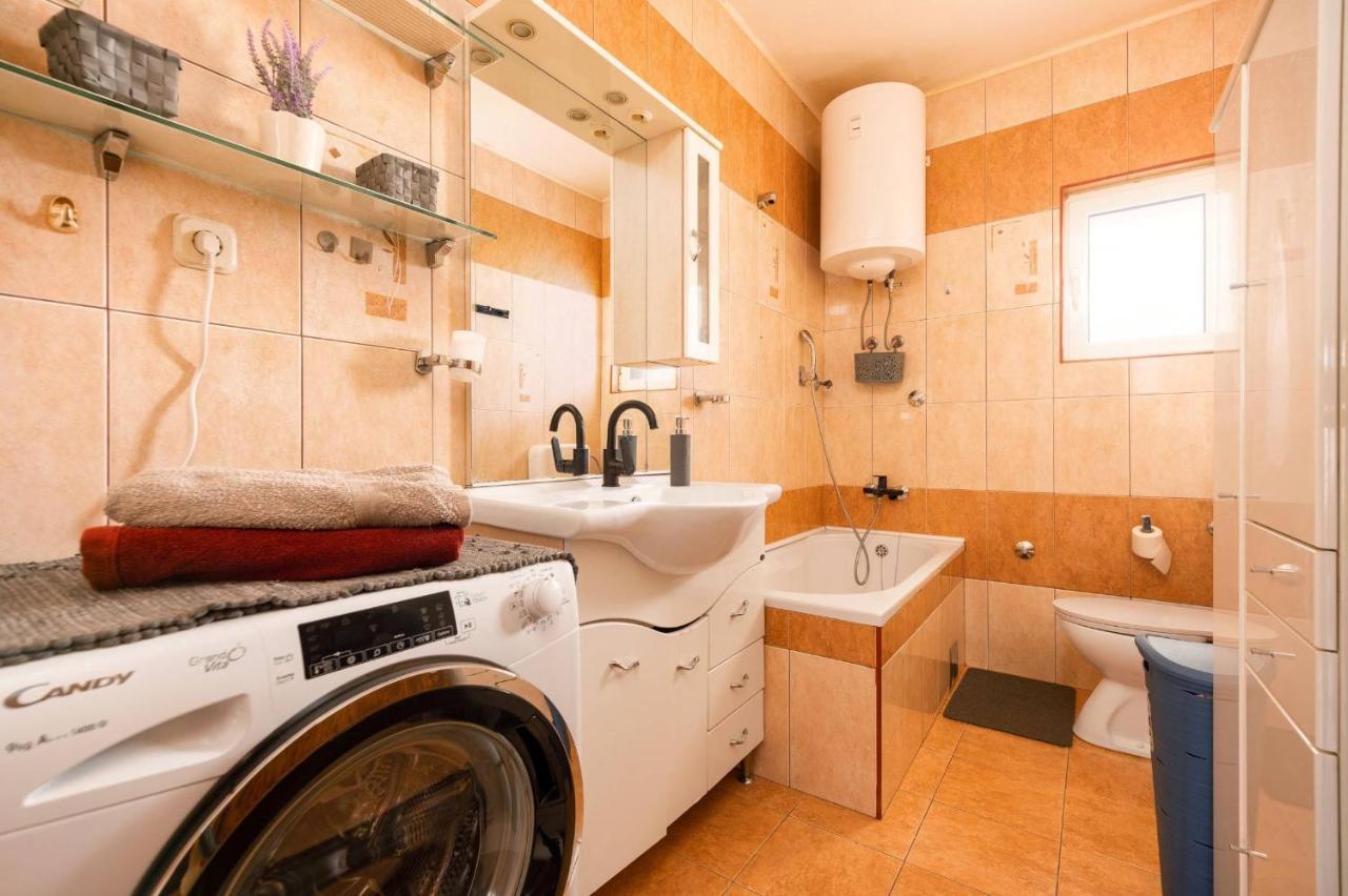 Apartment Lotus Trogir Bagian luar foto