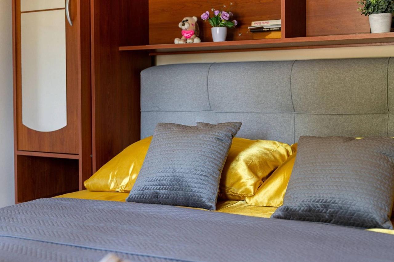 Apartment Lotus Trogir Bagian luar foto
